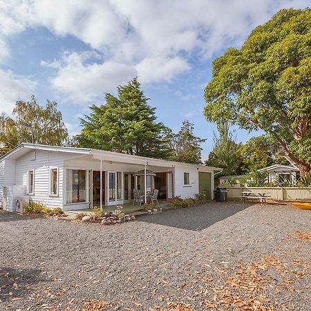 Lake Edge Cottage - Waitahanui Holiday Home Εξωτερικό φωτογραφία