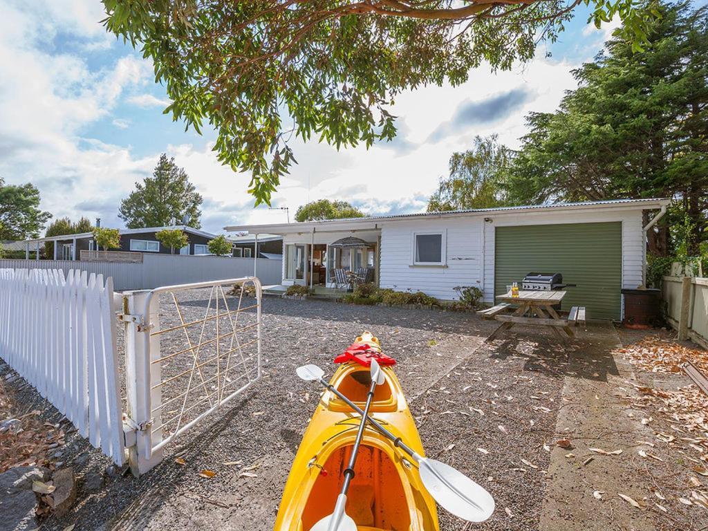 Lake Edge Cottage - Waitahanui Holiday Home Εξωτερικό φωτογραφία