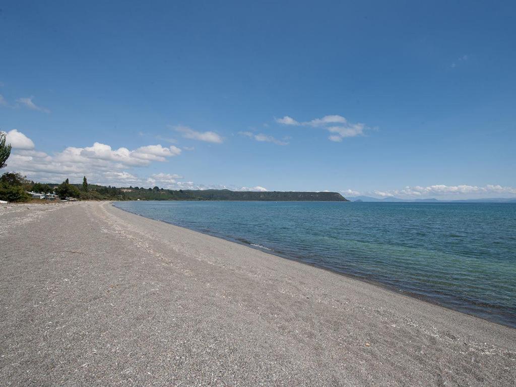 Lake Edge Cottage - Waitahanui Holiday Home Εξωτερικό φωτογραφία